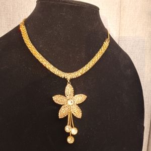 Vintage rhinestone costume jewelry Necklace